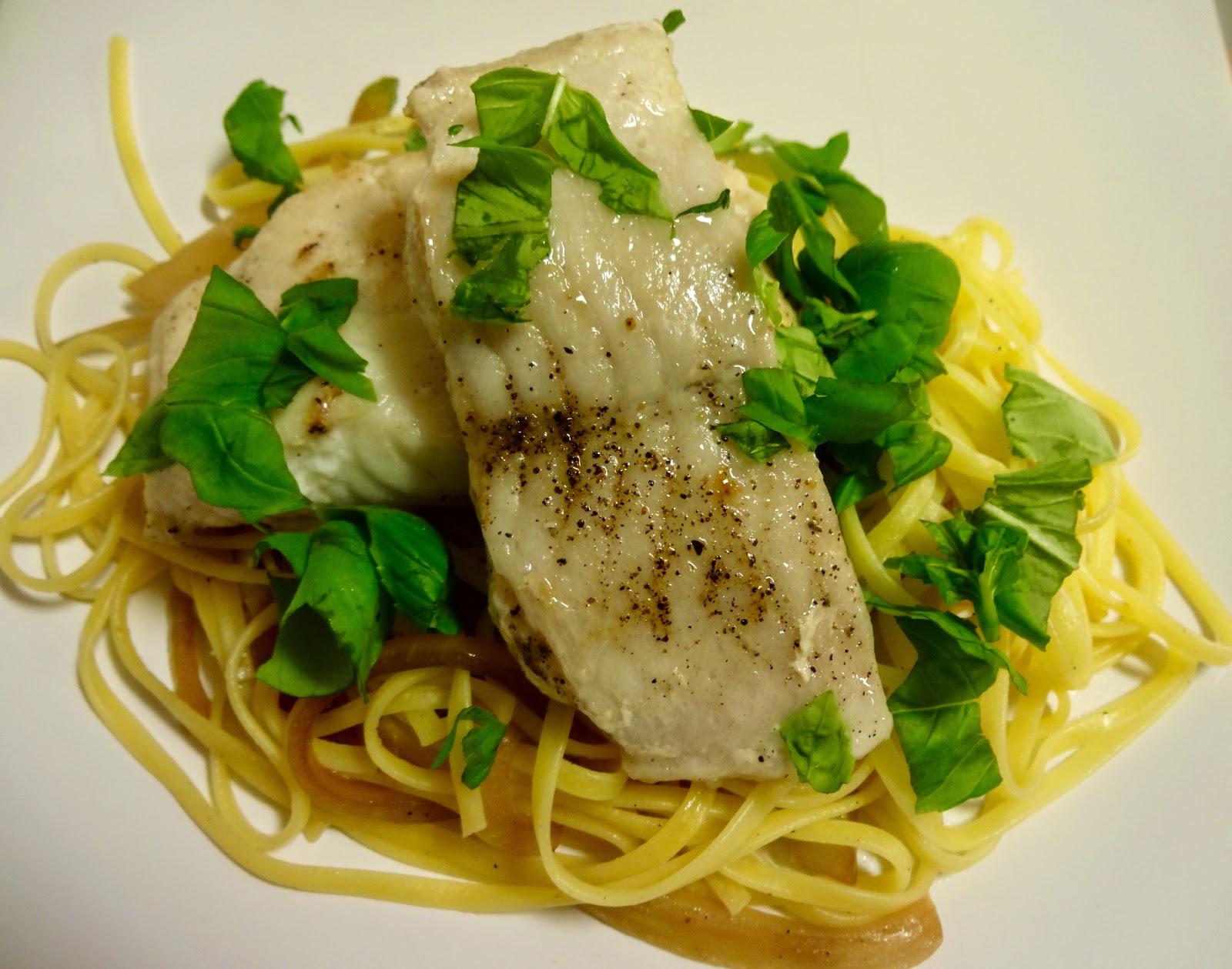Steinbit Mat Edels Mat : Stekt steinbit med tajarinpasta av egg og fennikel & løk i ...